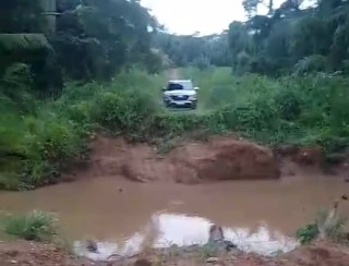 "Mirão da Jatobá", revoltado, grava vídeo cobrando Prefeita; Estrada do Jatobá está interrompida