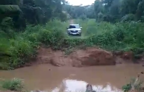 "Mirão da Jatobá", revoltado, grava vídeo cobrando Prefeita; Estrada do Jatobá está interrompida